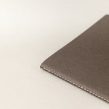 Cubierta de pequeña libreta de notas de papel de cafe